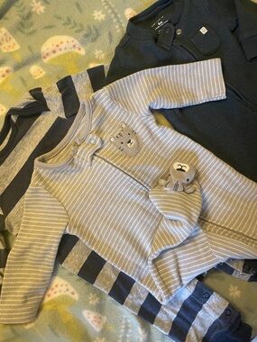 3x Long-Sleeve Stripe Romper in Light Gray and Navy Ribbed Striped Blue Gray